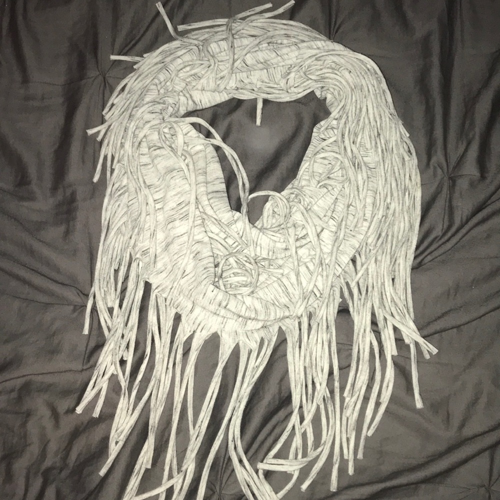 Fringy scarf